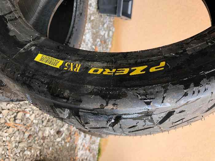 lot 2 pneus Pirelli RX5 neufs 200/625-17 2