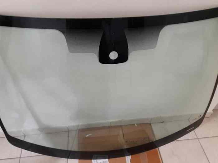 Pare brise Renault Clio 3 Neuf 1