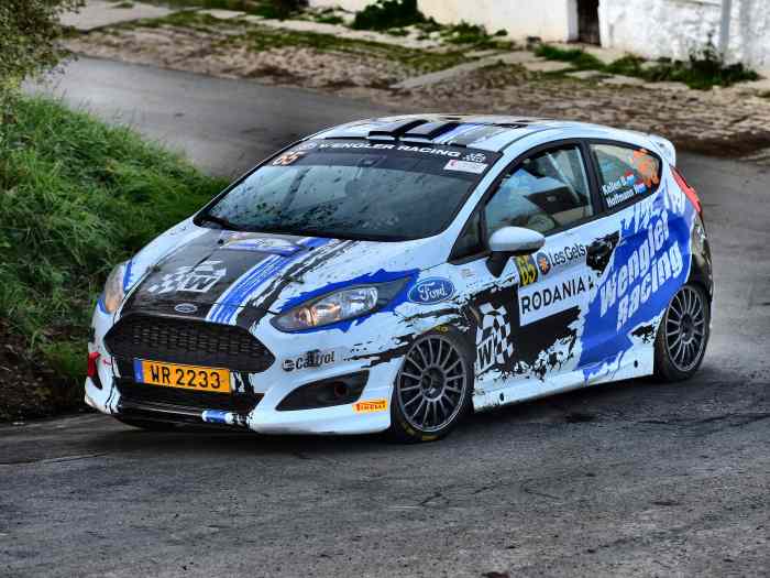 Ford Fiesta R2T + gros lot de pièces 0