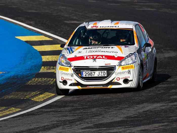 PEUGEOT 208 R2 - NEW ENGINE 1