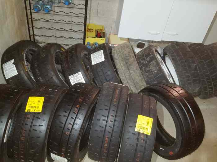 Pneu pirelli 15pouces neuf 0