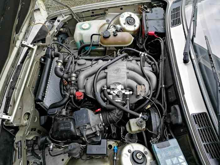 BMW 323 I E30 4