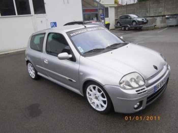 Clio RS 2 PHASE 1   172CH (shift&ligth) 0
