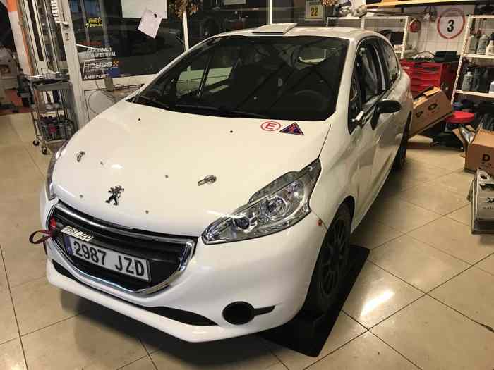 PEUGEOT 208 R2 - NEW ENGINE 0