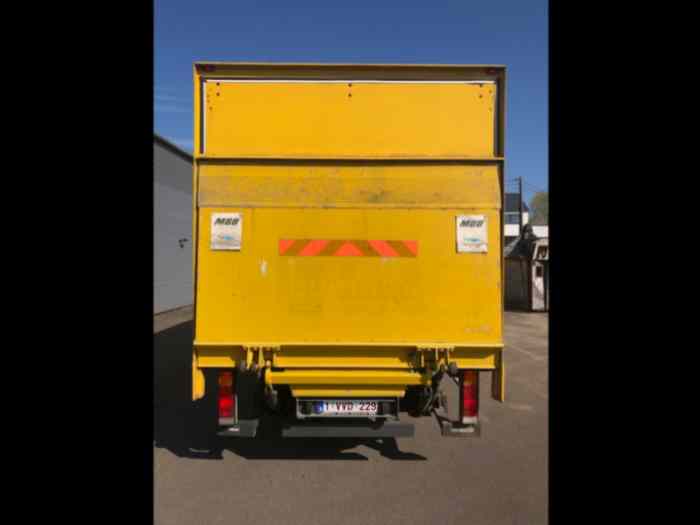 Camion fourgon IVECO EUROCARGO 12 tonnes EURO 5 avec haillon très bon état 140.000 km !!! 1