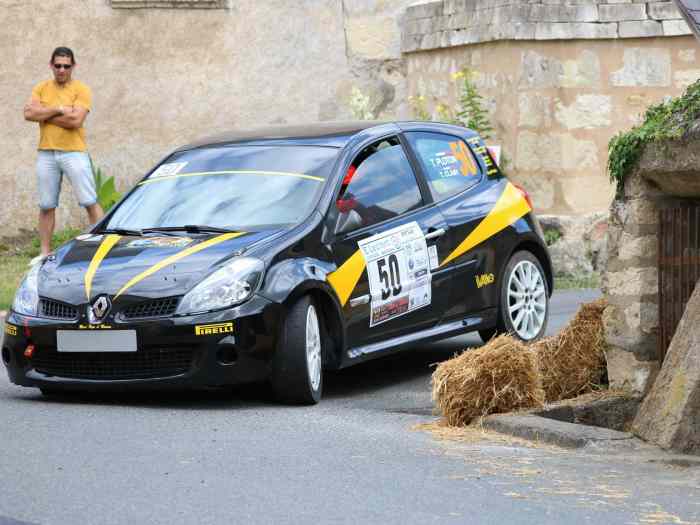 Clio 3 Rs - A7 (caisse complète sans méca) 9500euros