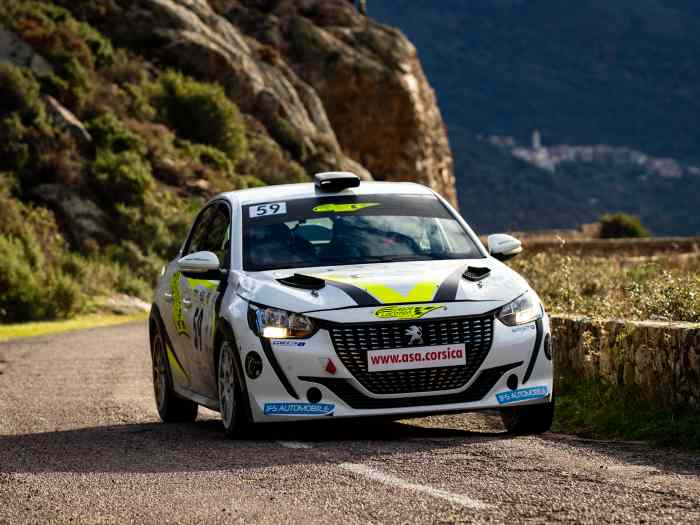 Europe Location Rallye loue deux Peugeot 208 Rally4 3
