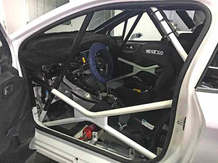 A louer Peugeot 208 R2 evo 5