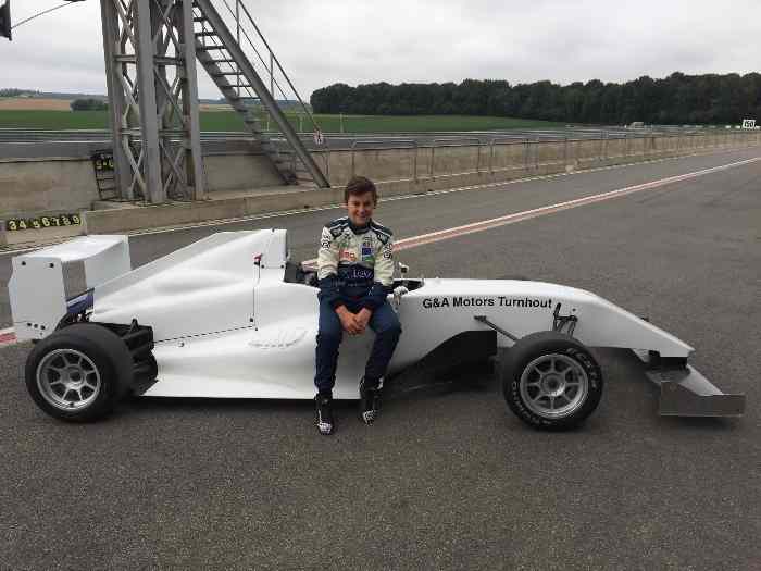 F4 Signatech très bon état 0