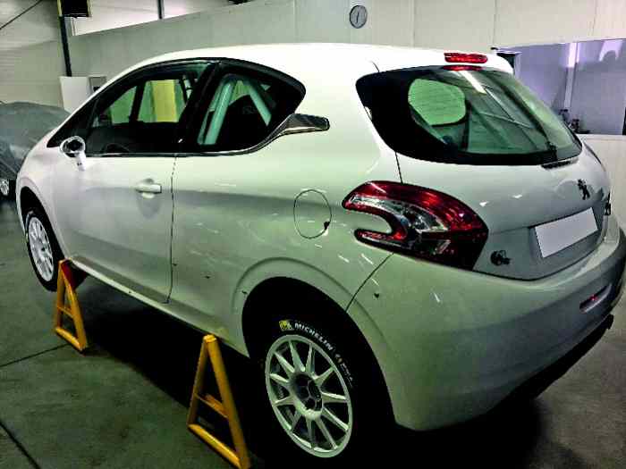 A louer Peugeot 208 R2 evo 1