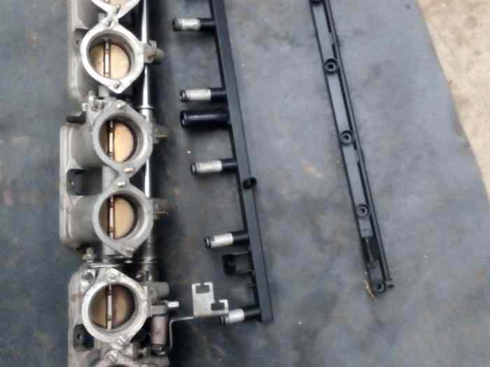 Rampe 6 papillons BMW S50 M3 complète 2