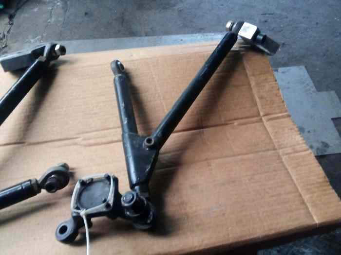 Triangles tubulaires BMW E30 M3  GR A 1