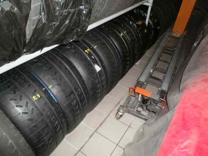 Pneus michelin neufs P01 R21 R11, 18