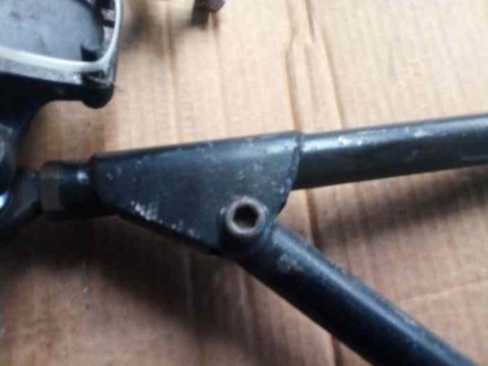Triangles tubulaires BMW E30 M3  GR A 3
