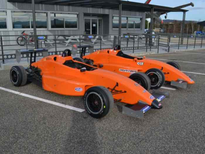 Lot de 2 Renault Tatuus Monza avec pièces 0