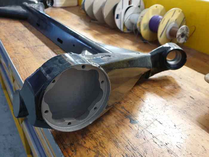 train arriere clio 2 voie large pour moyeux CLIO S1600 0