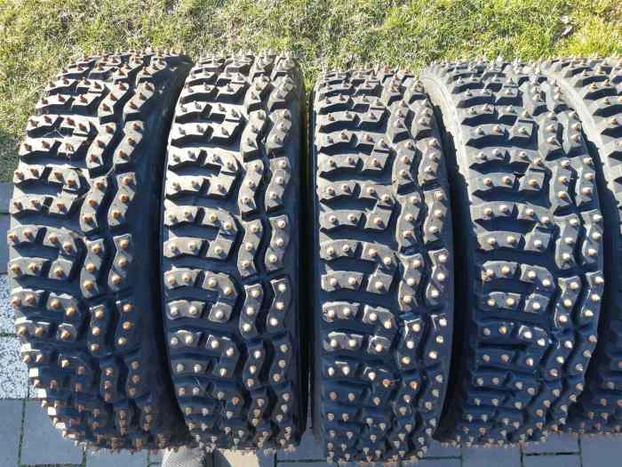 Pirelli Sottozero 185/65/15 Spikes 2