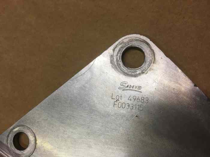 vds entretoise boite UN1 et moteur clioRS1 F4r736 2