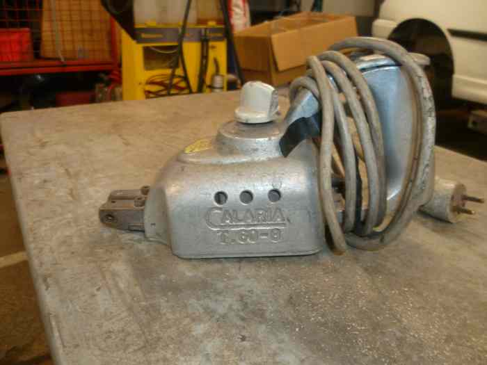 TAILLEUSE A PNEUS CALARIA T 60-8 0
