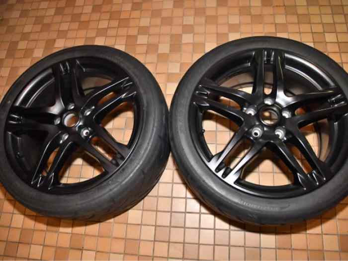 À Vendre 4 Jantes AXL 18 Pouces Megane 3 Rs avec 4 Pneus Dunlop Direzza 03G H1 0