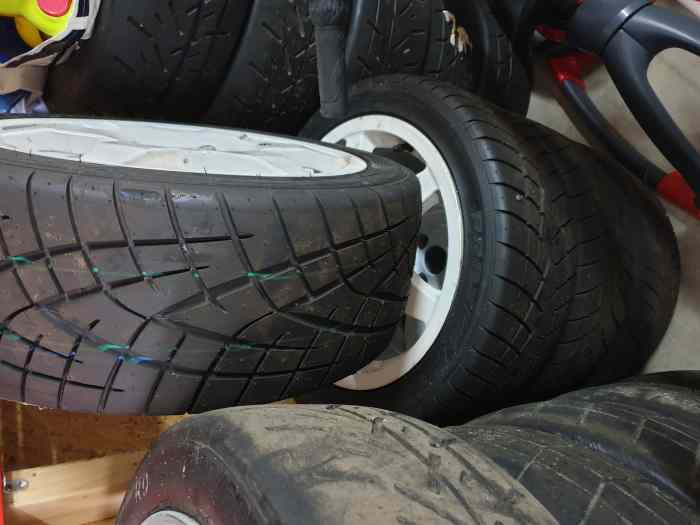 Pneus toyo r1r 16 pouces 0