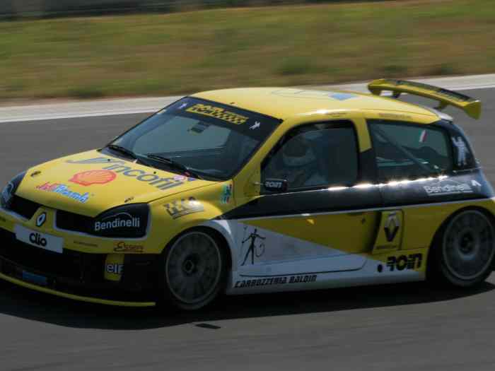 Clio 3000 V6 Trophy 2