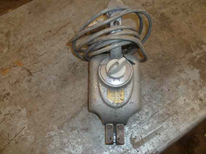 TAILLEUSE A PNEUS CALARIA T 60-8 1