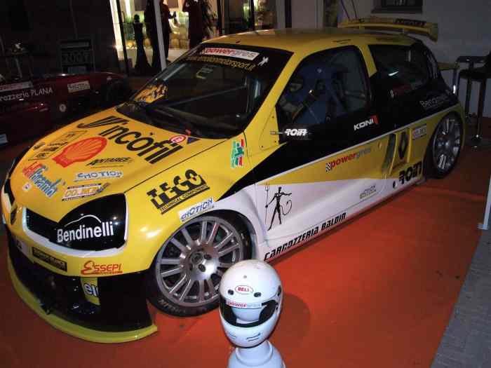 Clio 3000 V6 Trophy