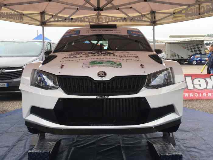 LOCATION - RENT Skoda Fabia R5 1