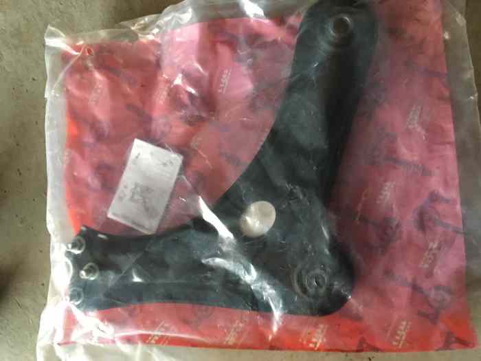 Triangle de suspension gauche Citroen C2 VTS