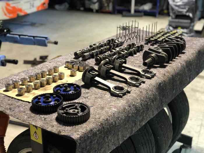 pieces culasse RS et bas moteurpeugeot 306 F2000 274 CV 4