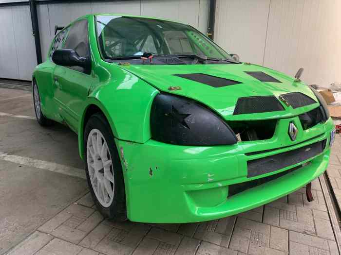 CLIO Super 1600 full body kit + spare parts 0