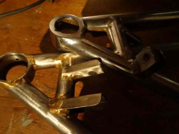 triangles bras  inferieurs de suspension monoplace 1
