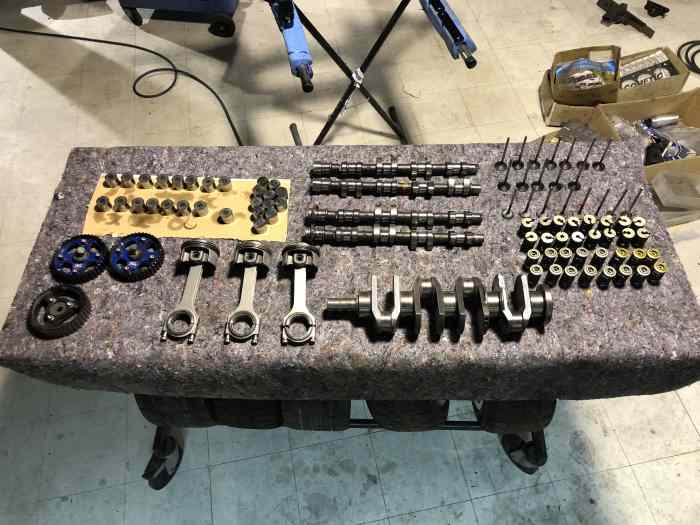 pieces culasse RS et bas moteurpeugeot 306 F2000 274 CV 0