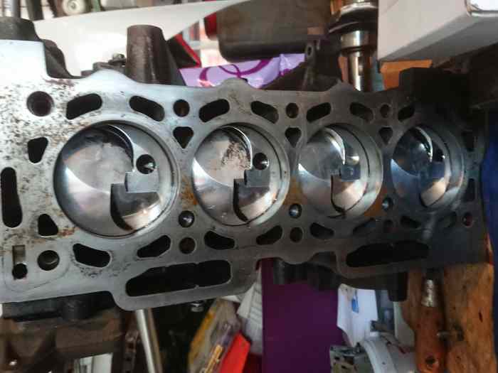 Moteur Peugeot 106 xsi a5 à finir. 0