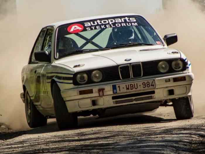 BMW 323i e30 Full équipée prête à l’emploi