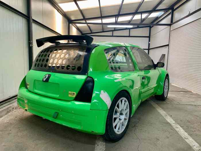 CLIO Super 1600 full body kit + spare parts 1