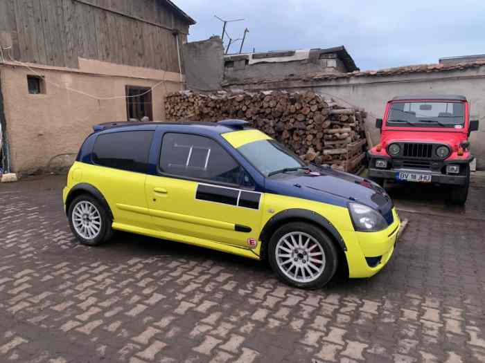 Clio 2 F2000 Rallye 220CV 1