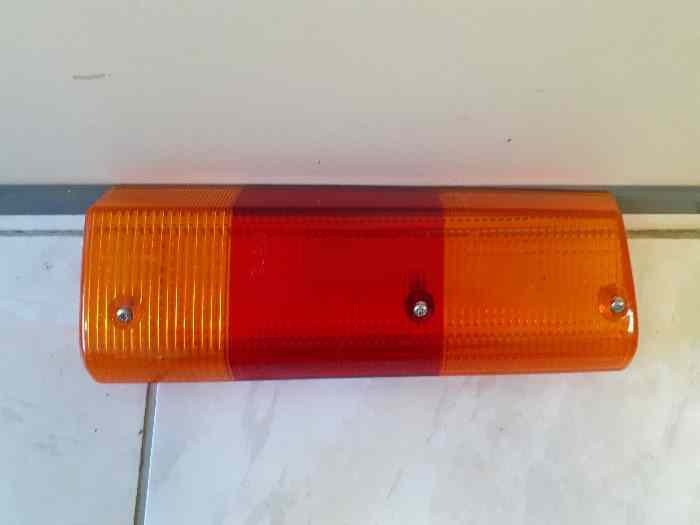 CABOCHON FEU ARRIERE DROIT RENAULT 17