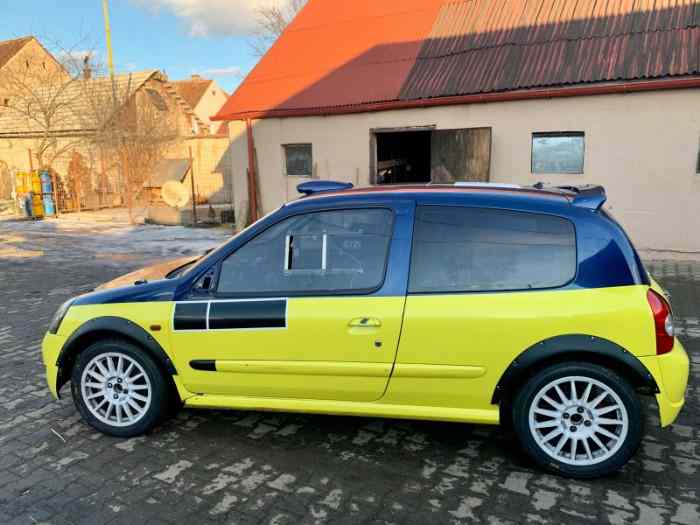 Clio 2 F2000 Rallye 220CV 0