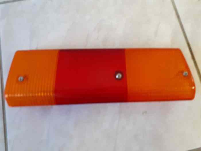 CABOCHON FEU ARRIERE DROIT RENAULT 17 1
