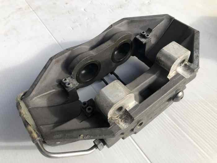 2 etriers AP RACING 4 PISTONS 2