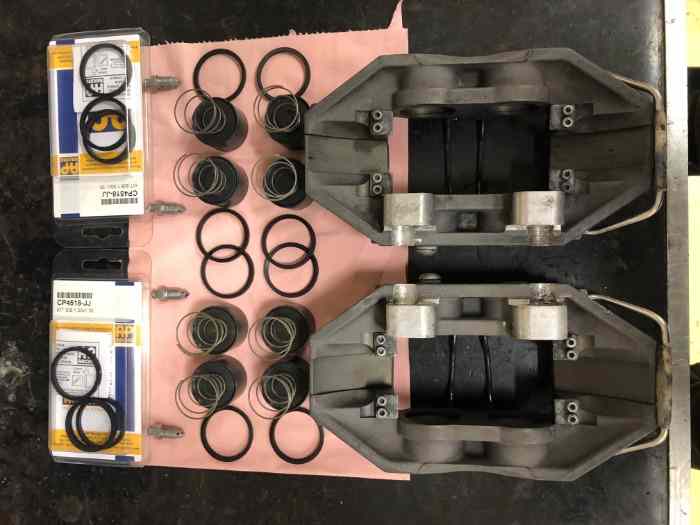 2 etriers AP RACING 4 PISTONS 1