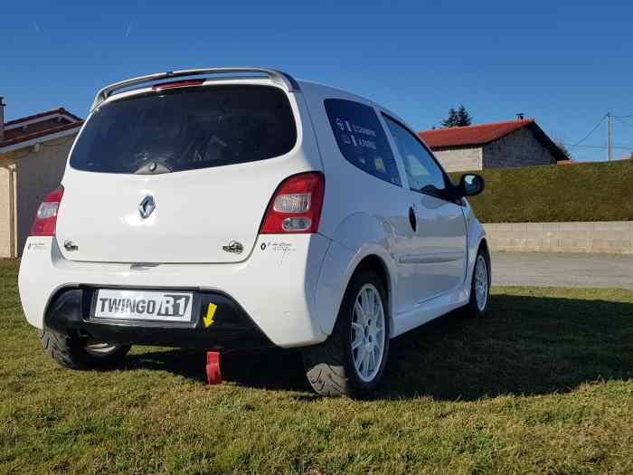 Twingo R1 Urgent 1