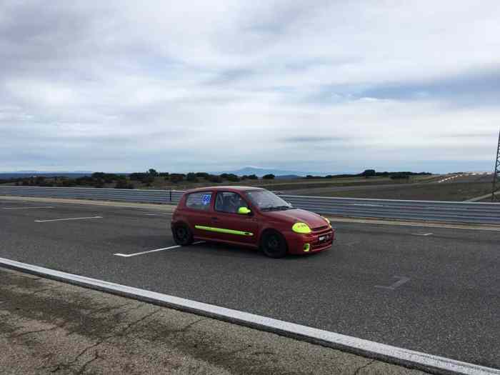 Clio 2 RS 1 piste 1