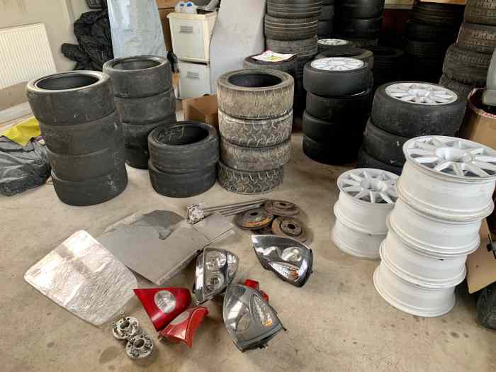 CLIO Super 1600 full body kit + spare parts 5