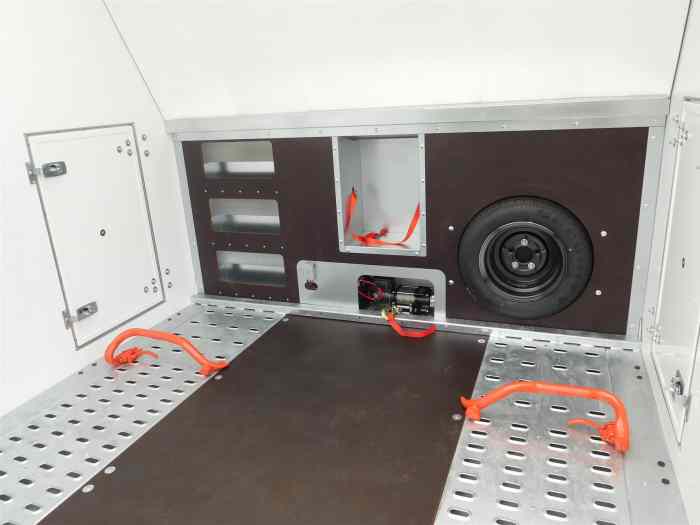 Remorque porte-voiture fermée BRIAN JAMES Race Sport 2