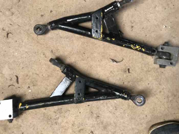 Triangle tubulaire pour saxo 106 ax