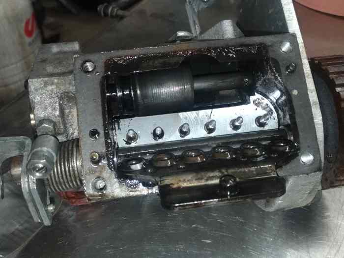 Pompe Kugelfischer Capri 2600 RS 3