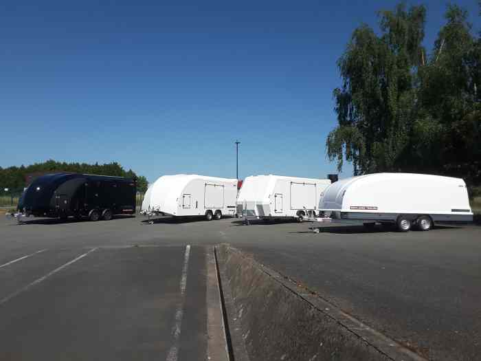 Remorque porte-voiture fermée BRIAN JAMES Race Sport 4